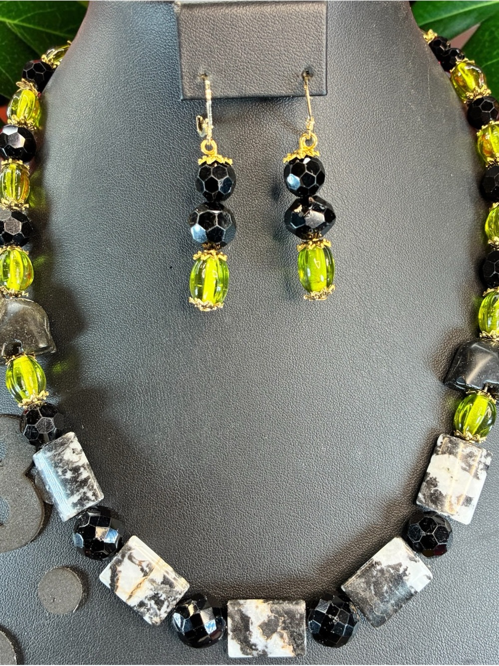 Glass and zebra jasper Necklace and Earring Se